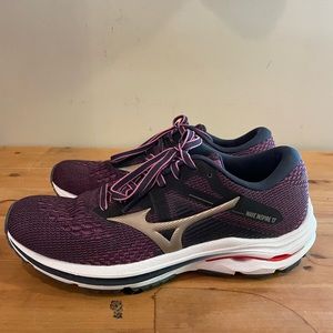 Women’s Mizuno Wave Inspire Running Shoes -size 9